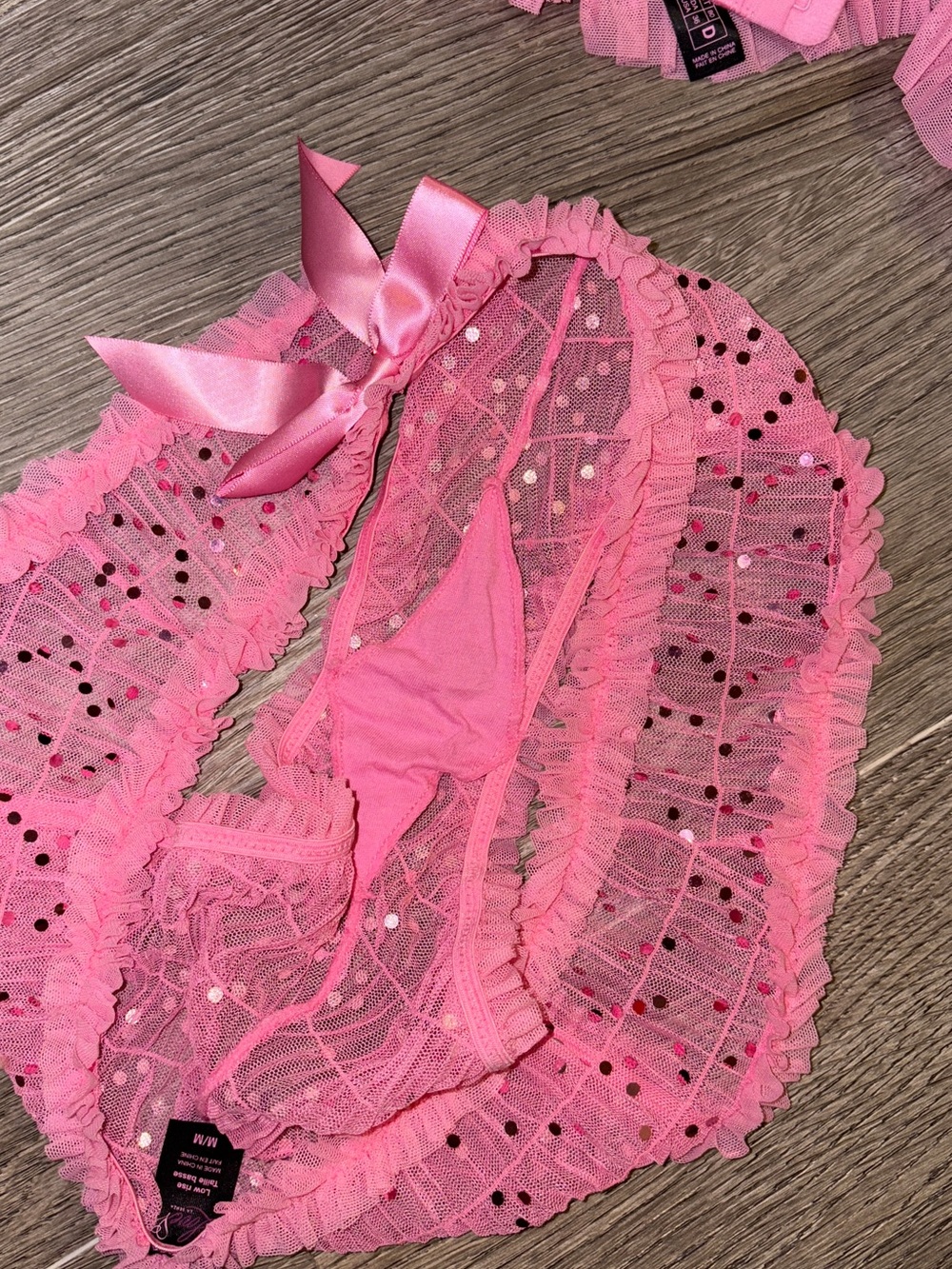 La SENZA Pink Sparkly Ruffle Lace Bra Set (36D/Medium) - Picture 8 of 11